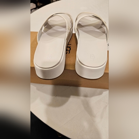 Ugg slip on Emily mesh sandals size 11 color white new and box - Picture 5 of 5
